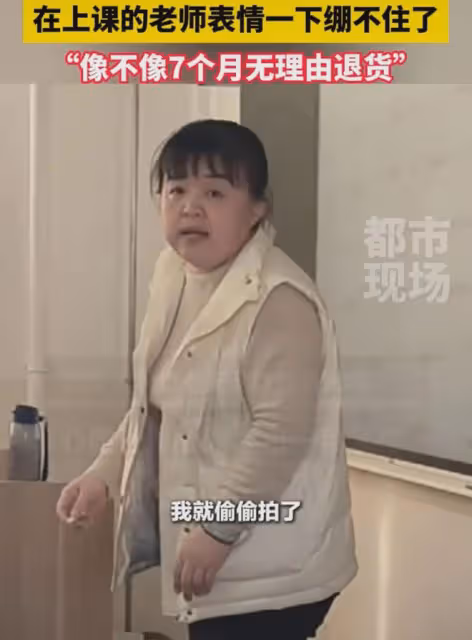 笑噴了！大學生放假回高中看望老師，在上課的老師表情一下繃不住