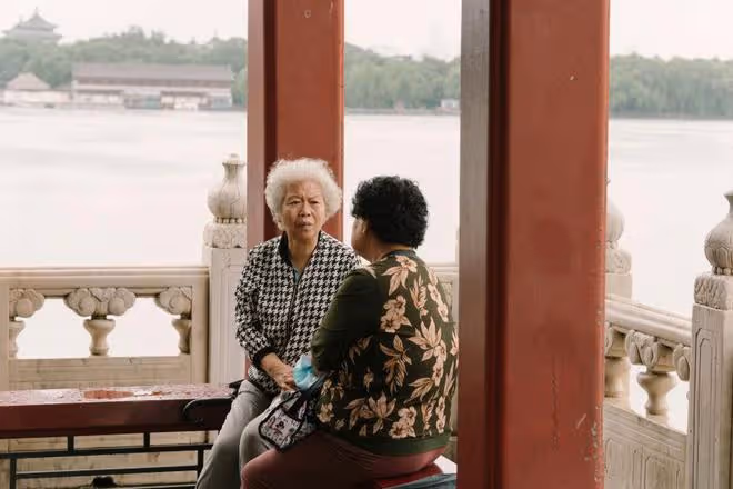女兒每月給2000生活費，我5年存了5萬然後給兒子，老婆和我吵架了