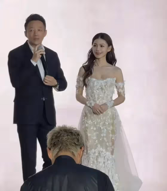 馬筱梅曬婚禮朋友視角,高清鏡頭下顏值依舊很高,直播已成常態化