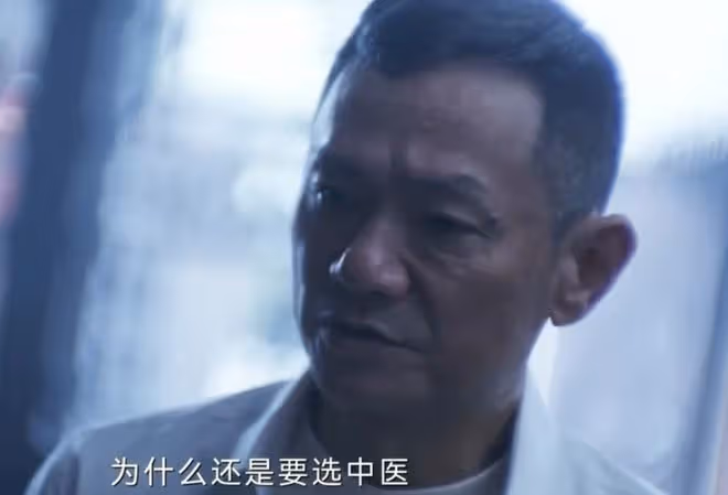 何蘇葉的家庭背景,教授外公,西醫爸,去世媽,被治癒的他