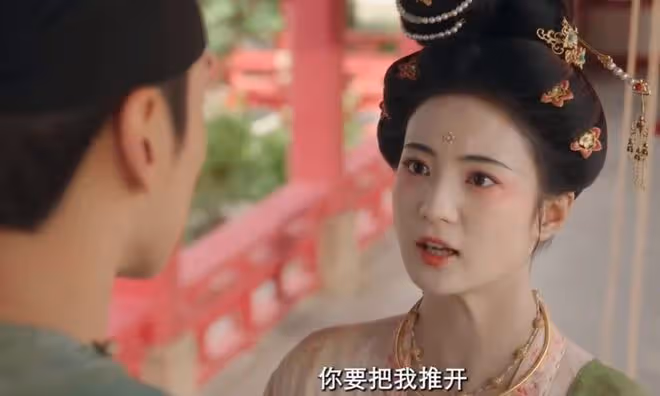 國色芳華縣主人設，二桃三士，沒有離異，只有喪偶