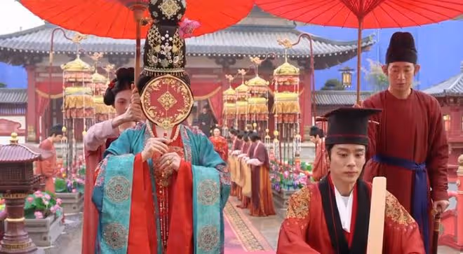 國色芳華縣主人設,二桃三士,沒有離異,只有喪偶