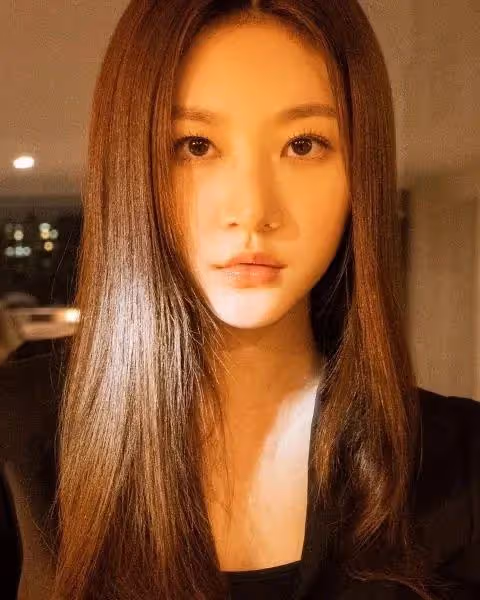 韓媒曝金賽綸高三時的男友為知名7人團男愛豆！