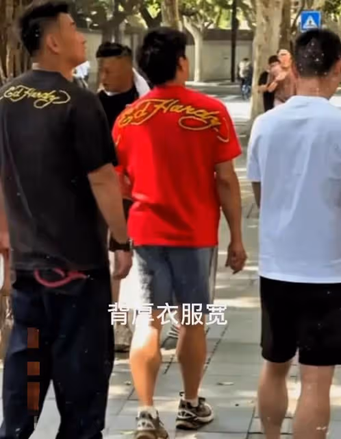 結婚十年，劉詩詩綁高馬尾像18歲姑娘吳奇隆個矮屁股大矮壯矮壯