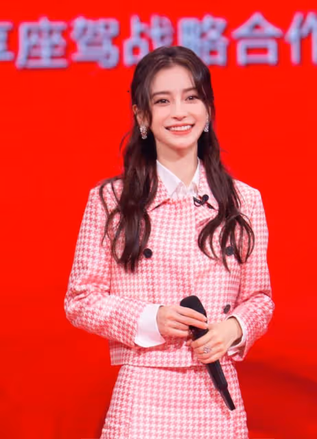 跟黃曉明離婚3年，baby被打回原形，郭德綱的話應驗了