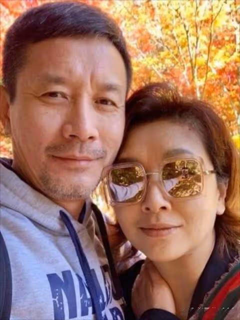 靳東和高曙光怎麼也沒想到，江珊離開他們會走上另一條康莊大道