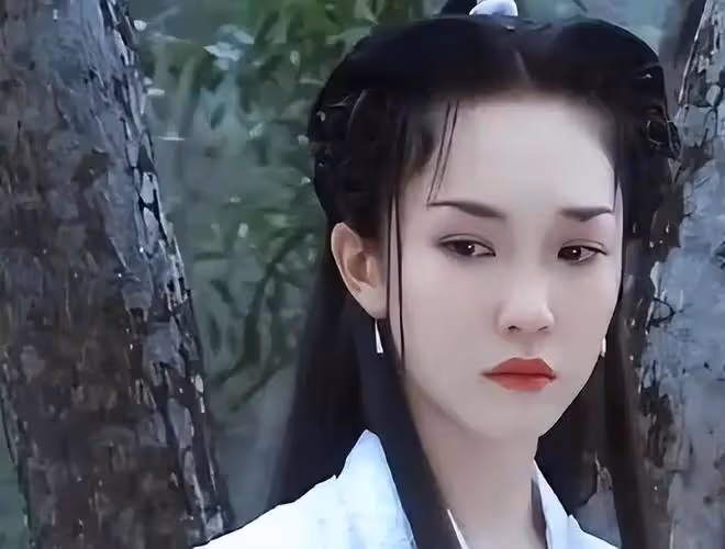 54歲范文芳怎麼老成這樣？看完淚目了，時間對她沒留一點情面