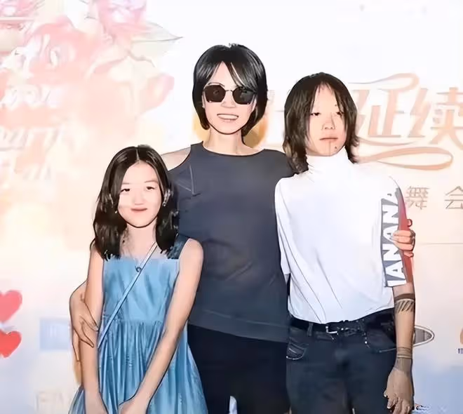 王菲母女三人是老煙槍 張柏芝兒子自律不碰手機 教育的差距好可怕