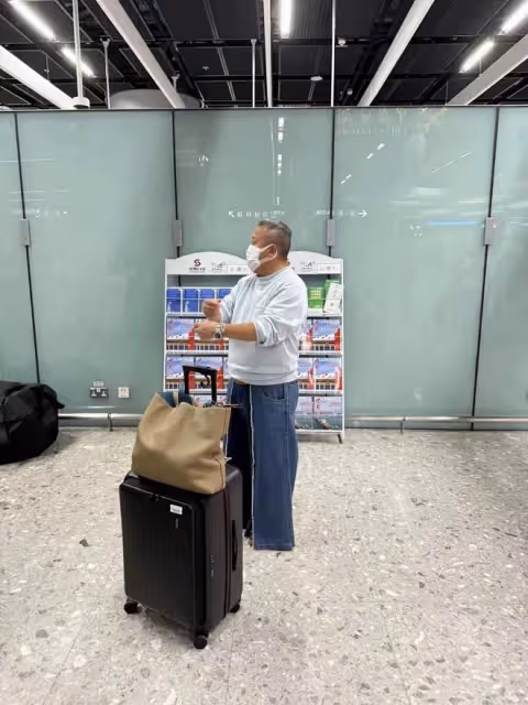 72歲曾志偉穿牛仔褲本想像劉德華這樣，卻一言難盡下半身看著尷尬
