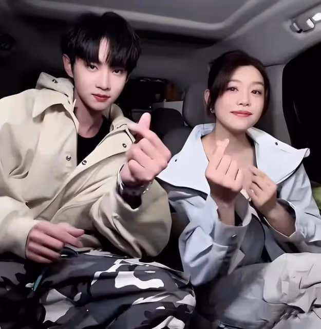 陳妍希跟小鮮肉在豪車內花式比心滿眼甜蜜誘惑，敢做自己讓人羨慕