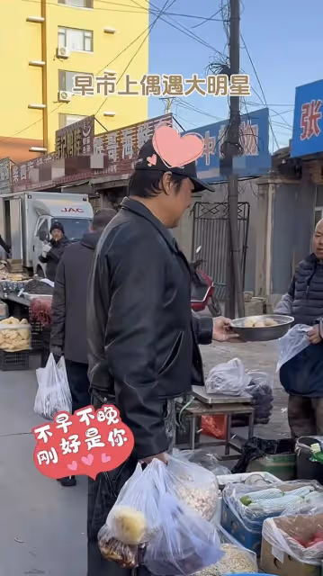 63歲馬景濤和61歲劉青雲現身，這可不止2歲的差距