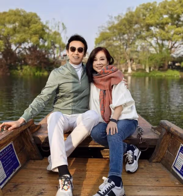 劉嘉玲夫婦和陳松伶夫婦秀恩愛，有人敷衍有人貌合神離好打臉