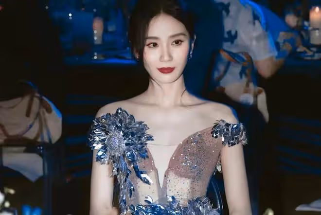 劉詩詩首次嘗試全身透視裝，細節拉滿太大膽不愧是結了婚的女人