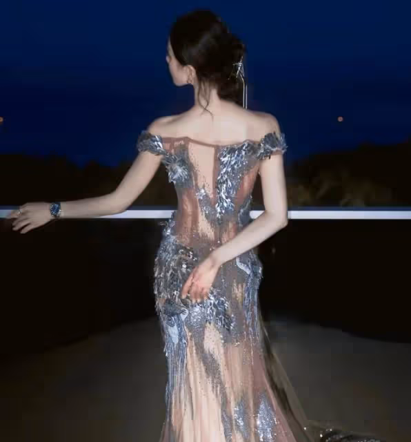 劉詩詩首次嘗試全身透視裝，細節拉滿太大膽不愧是結了婚的女人