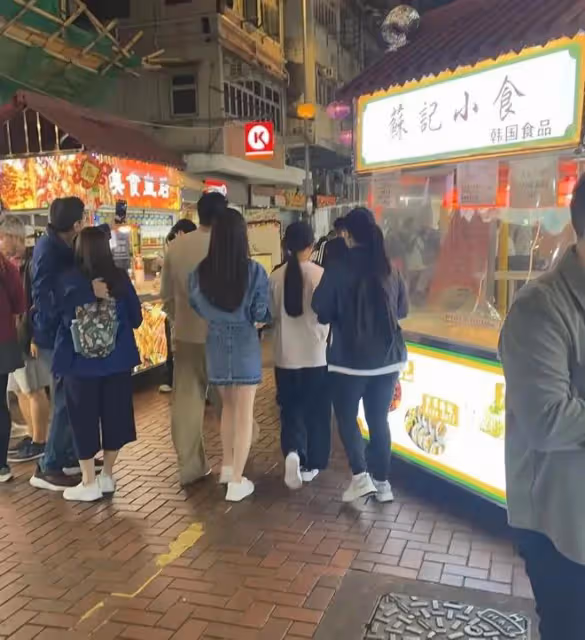 汪小菲馬筱梅帶娃出行，愛意爆棚像正常的一家四口，細節母愛泛濫