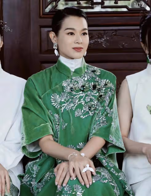 胡杏兒老公偷腥，看了同樣生三胎的鐘嘉欣，才知道胡杏兒輸在哪裡