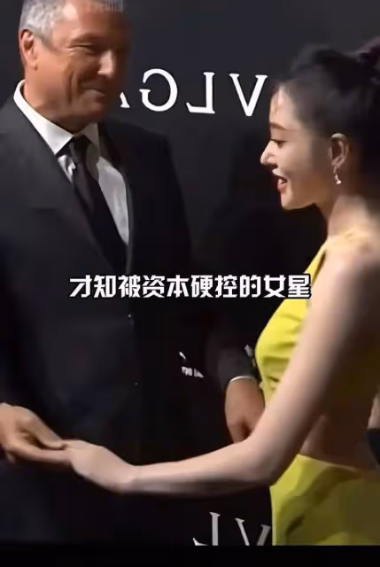 張天愛主動求擁抱慘遭資本拒絕微表情超卑微，學學劉亦菲娜扎吧