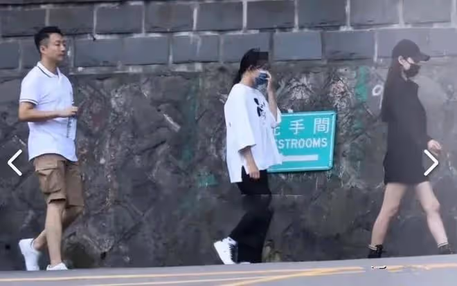 馬筱梅牽小玥兒過馬路超有愛，合影小玥兒笑得燦爛仿佛忘記了大S