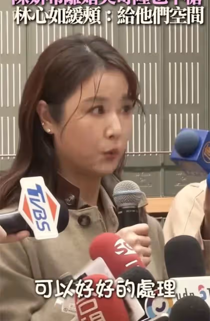 對比43歲宋慧喬比49歲林心如，網友悄悄放棄了減肥和婚姻