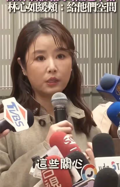 對比43歲宋慧喬比49歲林心如，網友悄悄放棄了減肥和婚姻