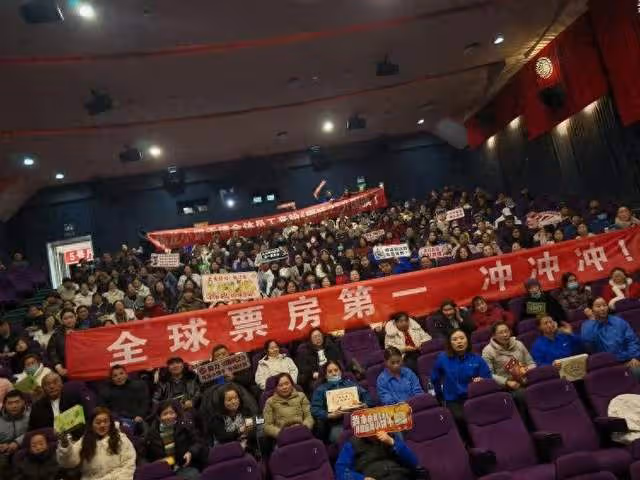 14億人用自己的方式托舉！為送《哪吒2》登頂中國人集體「瘋了」