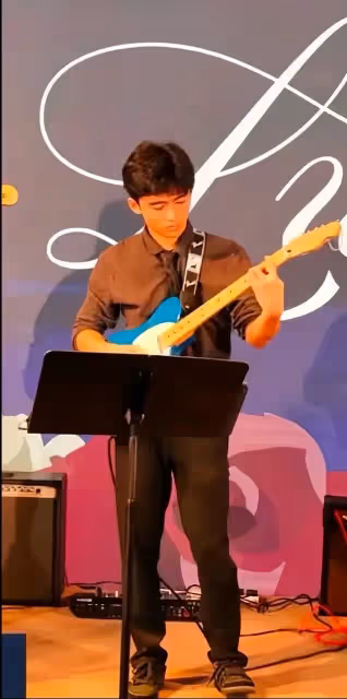 難怪謝霆鋒只顧著戀愛,原來他17歲的大兒子,可以做他的接班人了