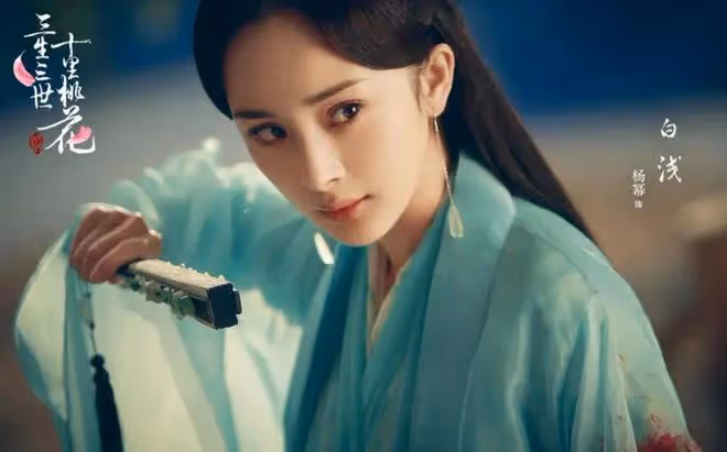 9位女明星絕美執扇，劉亦菲趙麗穎美如畫，陳都靈楊冪令人心動