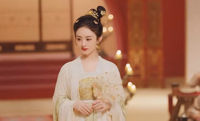 9位女明星絕美執扇，劉亦菲趙麗穎美如畫，陳都靈楊冪令人心動