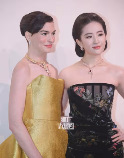 寶格麗晚宴合照，劉亦菲生圖超美，趙露思缺席，孟子義李昀銳同框
