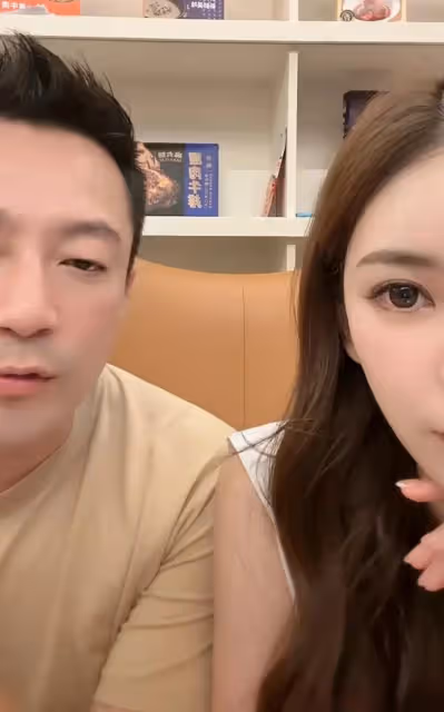 小玥兒陪父母直播！汪小菲玩女兒玩具，笑到起飛！網友：融洽！