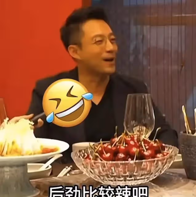汪小菲直播,玥兒一旁不停投喂,聲音好好聽,已處於變聲期