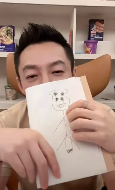 汪小菲搞笑曬父親節禮物,兒子女兒各送一幅畫,一家四口互動溫馨