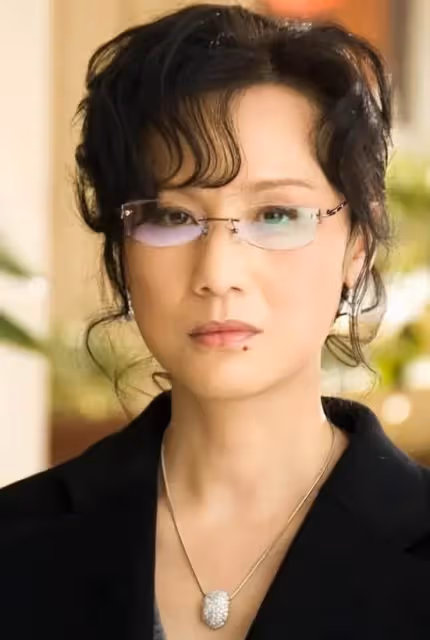 她長太美被導演「據為己有」,同居27年沒證沒娃,63歲不治身亡
