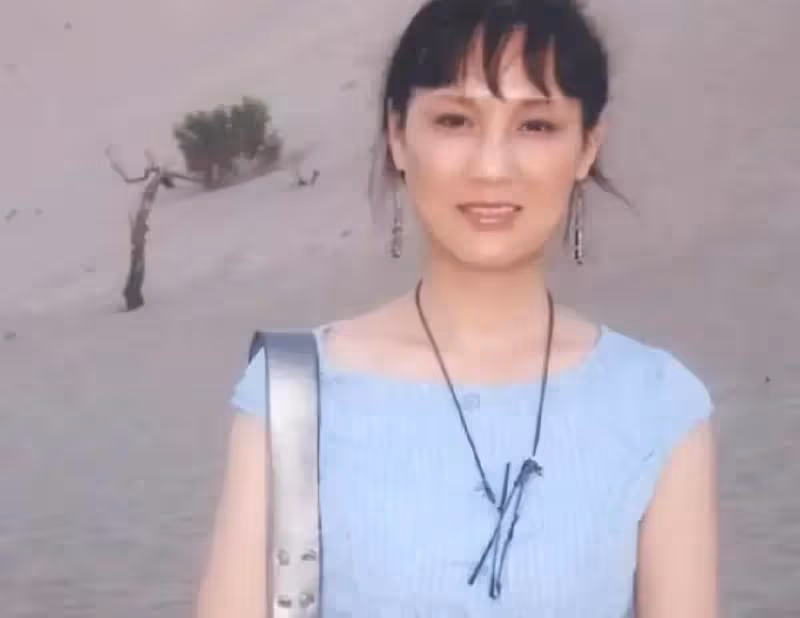 她長太美被導演「據為己有」,同居27年沒證沒娃,63歲不治身亡