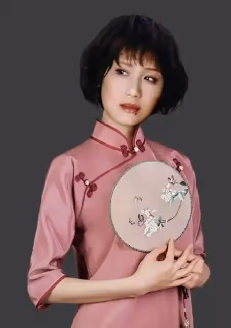 她長太美被導演「據為己有」,同居27年沒證沒娃,63歲不治身亡