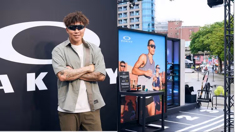 Oakley迎50周年端輕量紀念款設計　限時動能挑戰登陸華山