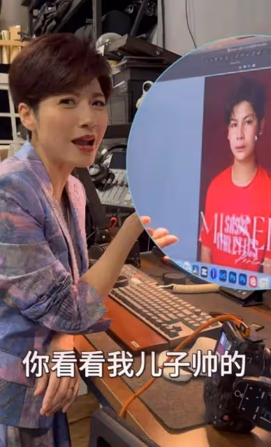 吉雪萍拍全家福，富豪老公罕見露面，三個兒子都隨媽，女兒已去世