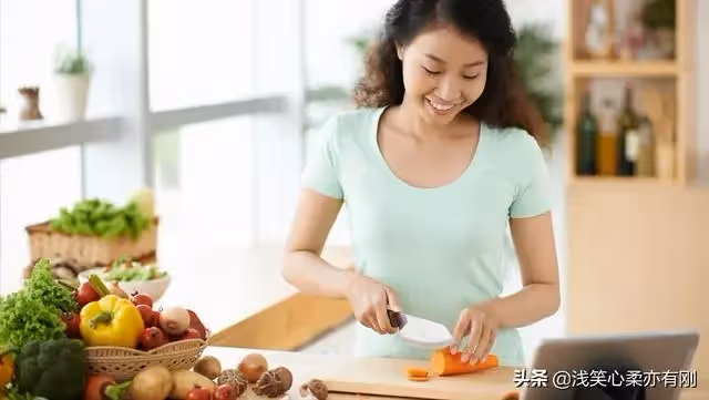 45歲中年女人的自述：二婚嫁給52歲男人，太能折騰，日子不安穩