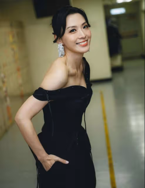 TVB花旦生日大曬老公送花照慶認識7周年!臉色紅潤如少女!曾被前夫拒絕親熱
