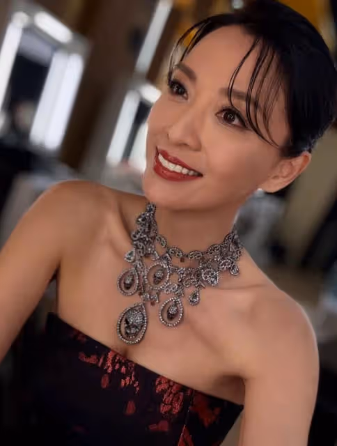 TVB花旦生日大曬老公送花照慶認識7周年!臉色紅潤如少女!曾被前夫拒絕親熱