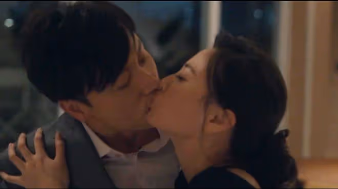 恭喜!香港男星宣布小14歲妻子懷孕!距結婚不到4個月!曾自稱專情可以跟一個人戀愛10年