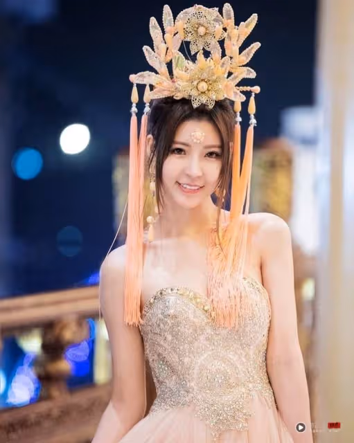破天荒過激尺度同框！兩大「最美禮生」泳池合體　超辣泳衣網全暈爛