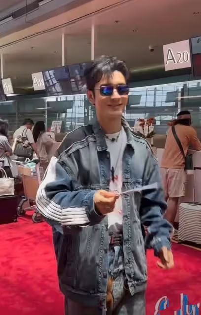 黃曉明現身穿16厘米高跟鞋和女粉身高差成迷，baby當年真的說了謊