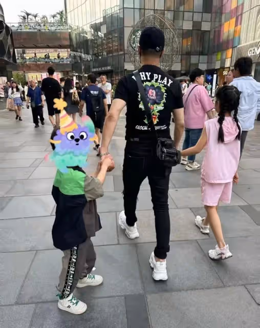 章子怡帶女兒看醬園弄首映!10歲醒醒穿公主裙好美,母女互動有愛