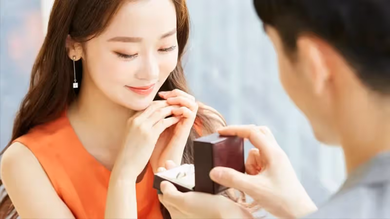 我媽幫我們帶大了兩個女兒，老公卻把她趕走了，我氣得提出了離婚。