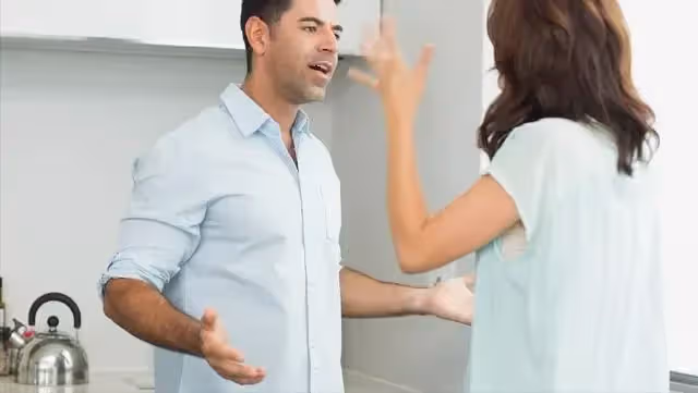 女人能有多狠？老婆忍我出軌6年，直到我媽生病，我才恍然大悟.