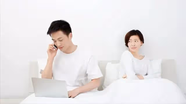 女人能有多狠？老婆忍我出軌6年，直到我媽生病，我才恍然大悟.