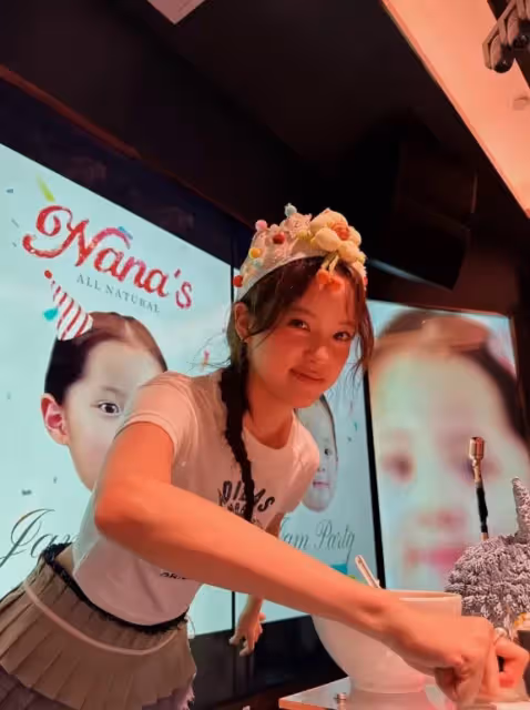 歐陽娜娜坐在蛋糕裡辦25歲慶生趴！妮妮說好給驚喜被歐陽龍雷到