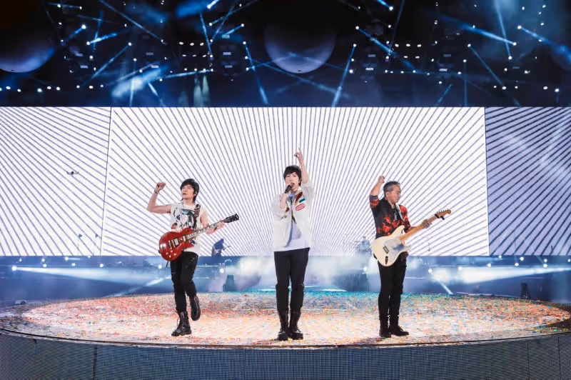 歌迷送蟑螂牌點歌　五月天石頭嚇出童年回憶：曾嚼過小強