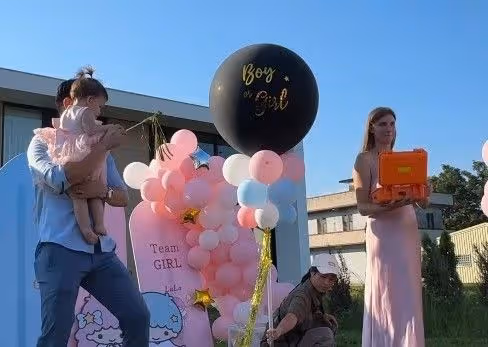 祖雄開趴揭二寶性別放煙火陣仗大！佳娜小失望跌坐在地